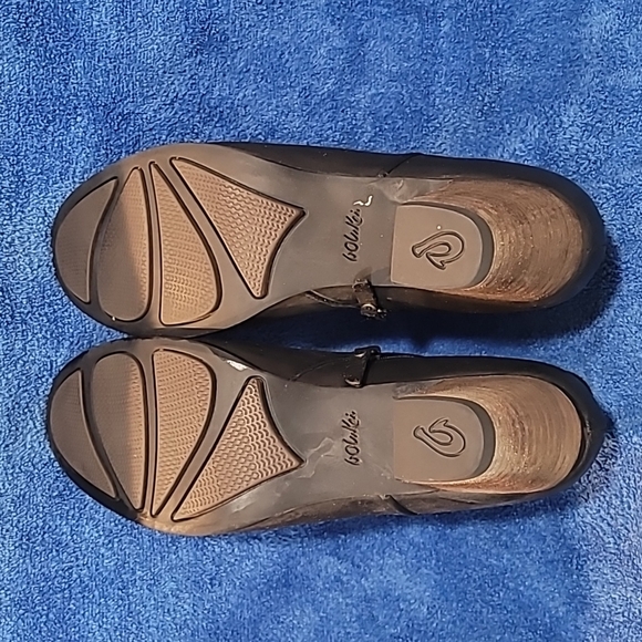 OluKai Ho'Ohilu Woman's Boot. SIZE 10. 3 Inch heels. Box included - Picture 7 of 9